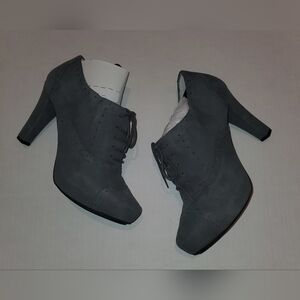 Me Too Elegant Gray Women's Heeled Shoes/Booties Sz 10